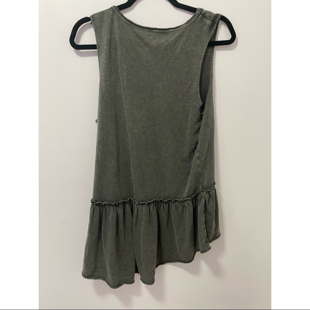 Size L true craft top. Never worn no tags